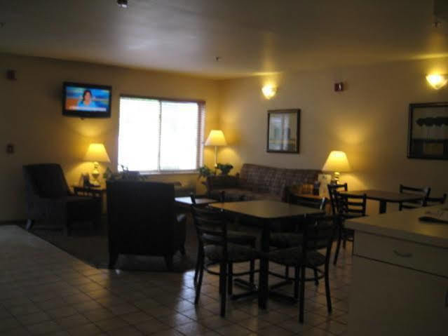 Super 8 By Wyndham Louisa Motel Exterior photo